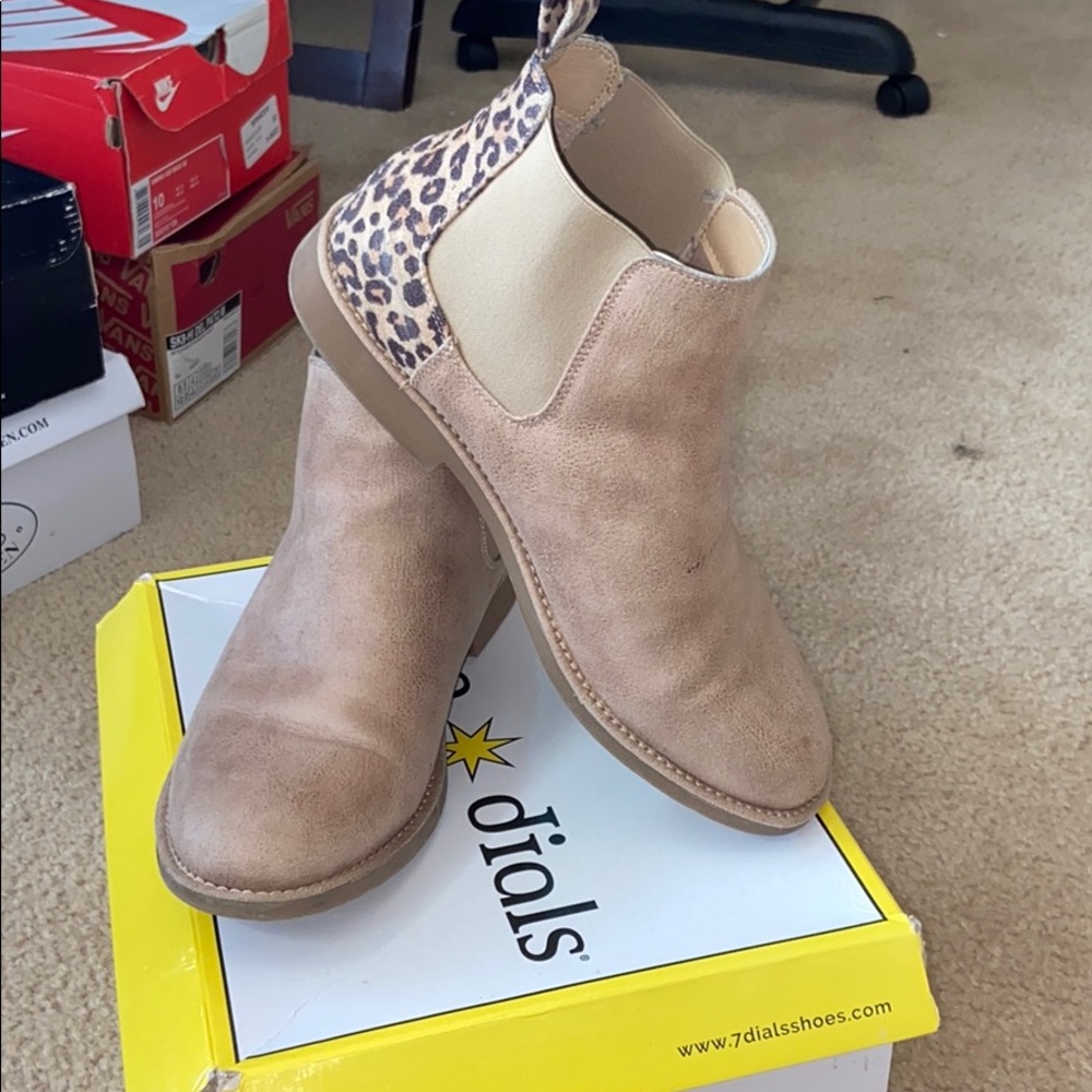 Tan and Cheetah print seven dials flat bootie